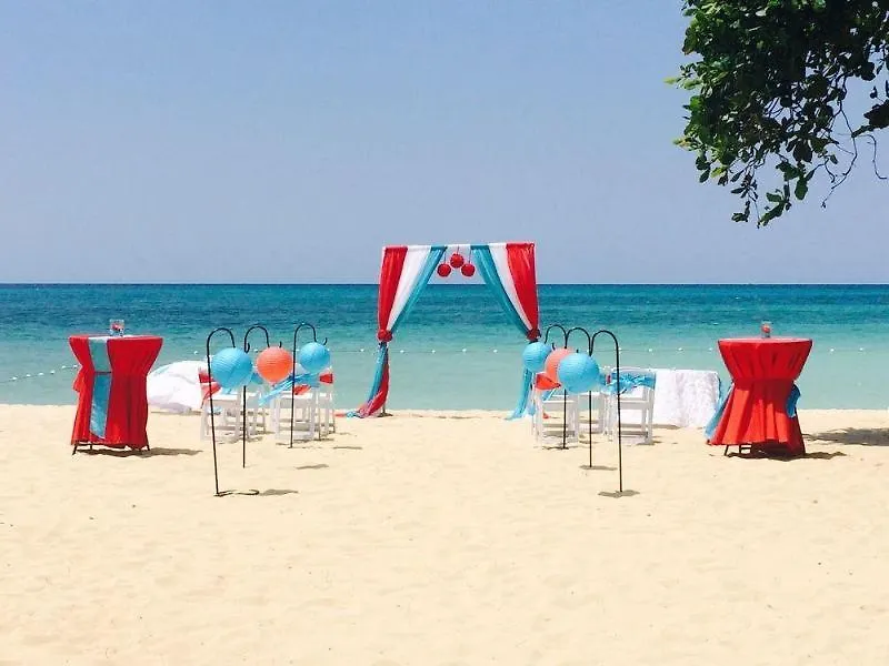 Merrils Beach Resort I نيغريل